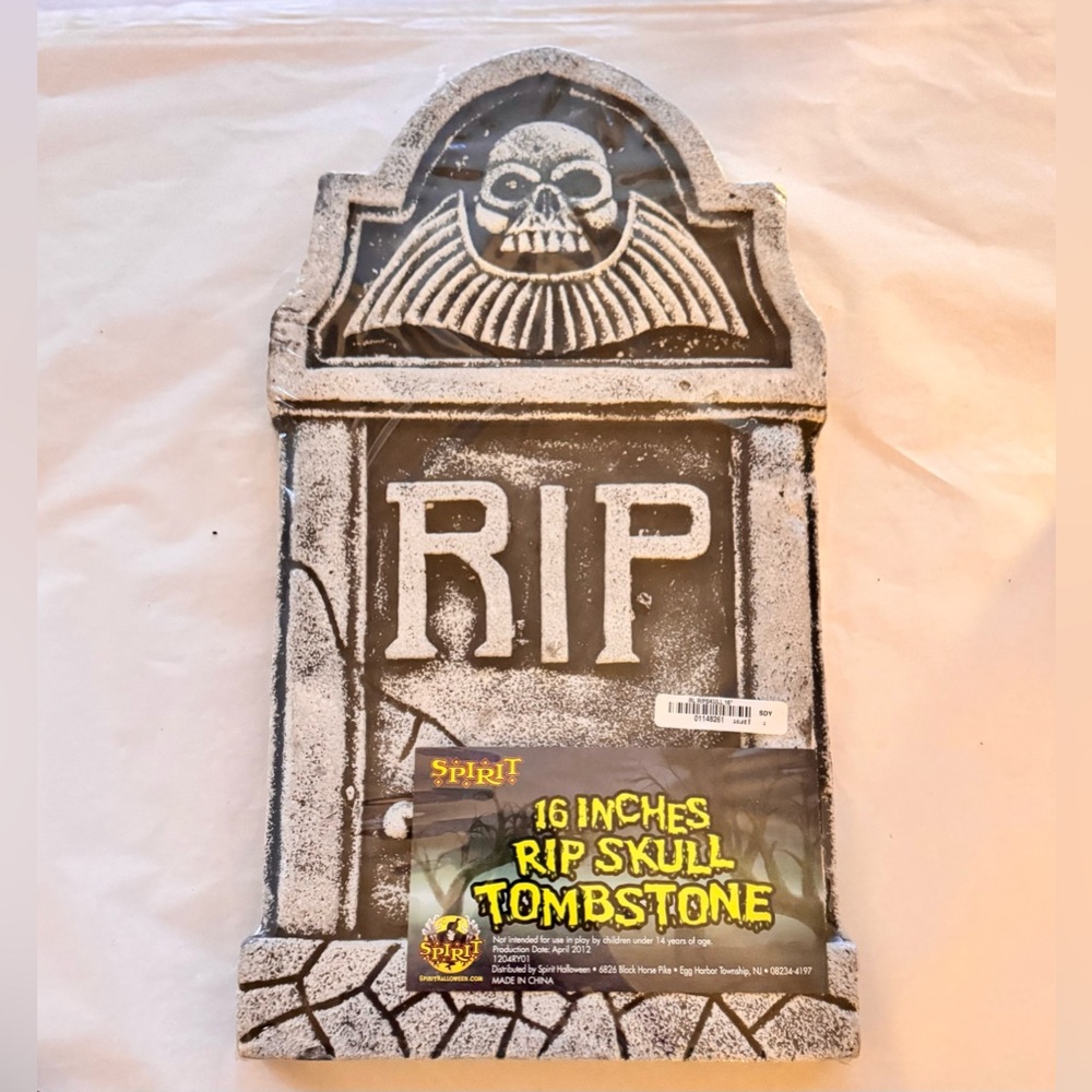 Spirit Halloween RIP Skull Tombstone Decor Sign